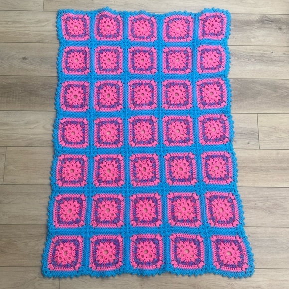 Granny Square Neon Throw Blanket‎ - Picture 1 of 8